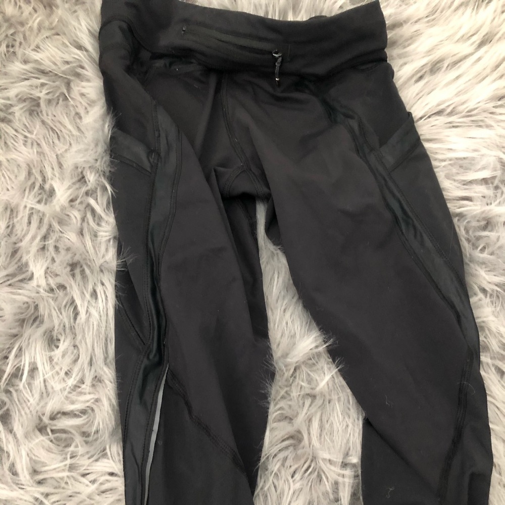 Lululemon size 4 rare crop leggings  with pockets
